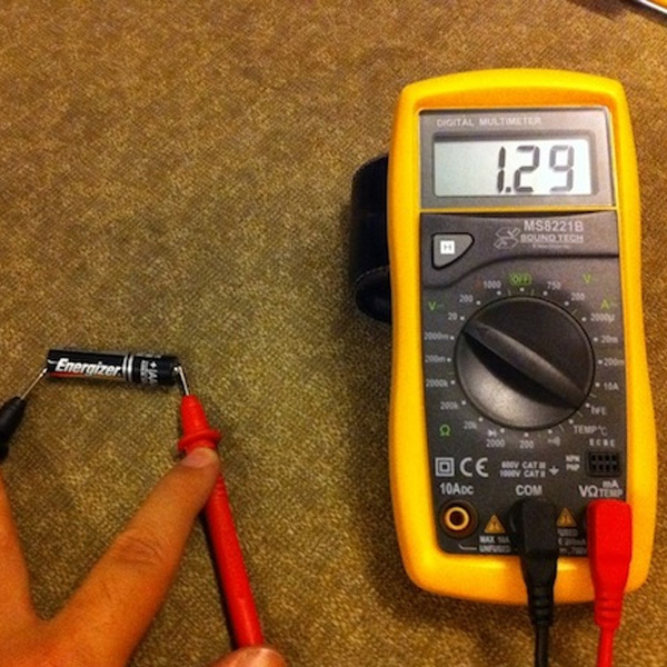 How To Measure Dc Voltage With A Multimeter | Fluke